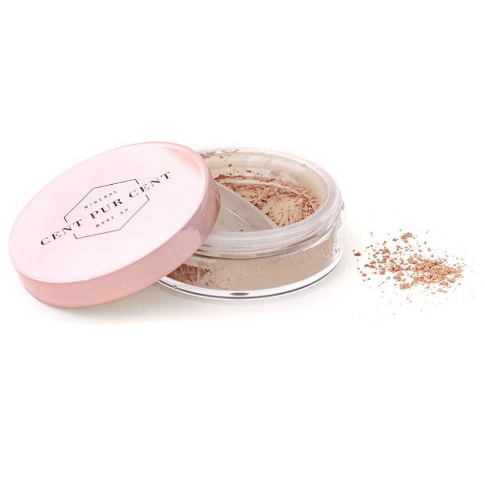 Transparenter Tiegel mit rosa Deckel. Aufschrift: MINERAL CENT PUR CENT MAKE UP. Deckel daneben. Daneben loser Puder.
