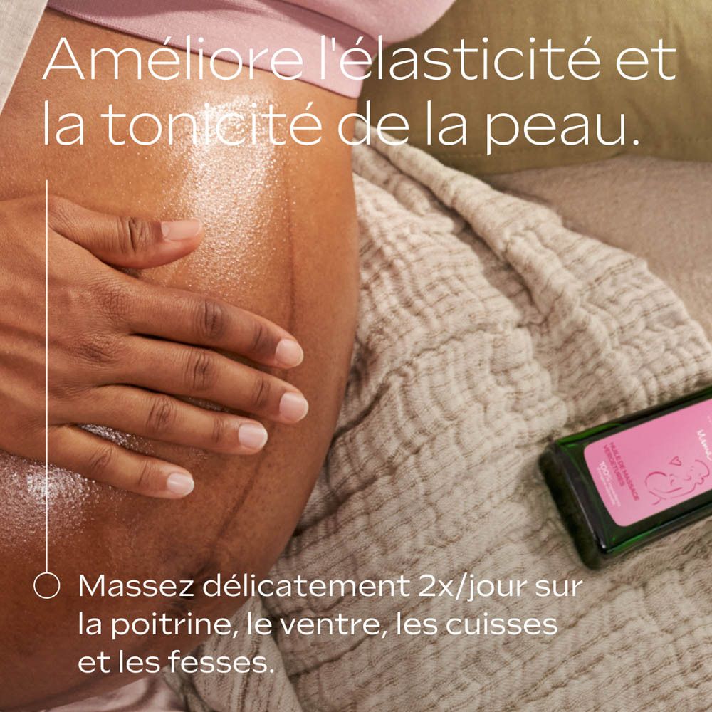 Gros plan sur le ventre d'une femme enceinte, huilé. Texte : 'Améliore l'élasticité et la tonicité de la peau.'