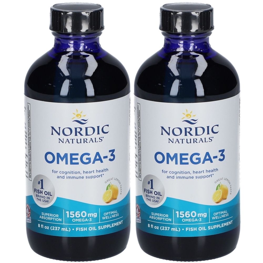 Zwei Flaschen Omega-3-Nahrungsergänzungsmittel. Blaue Flüssigkeit in Glasflaschen mit schwarzen Deckeln. Aufschrift: NORDIC NATURALS, OMEGA-3.