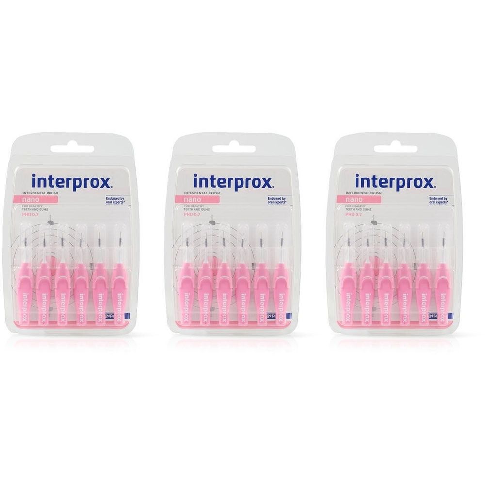 Drei Packungen mit rosa Interdentalbürsten. Jede Packung enthält mehrere Bürsten in einer transparenten Blisterverpackung. Der Markenname ist deutlich sichtbar.