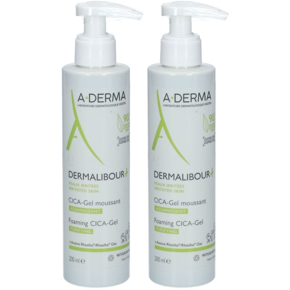 Deux flacons de A-DERMA DERMALIBOUR CICA-Gel. Flacons pompes blancs, texte et logo verts. Texte: CICA-Gel moussant.
