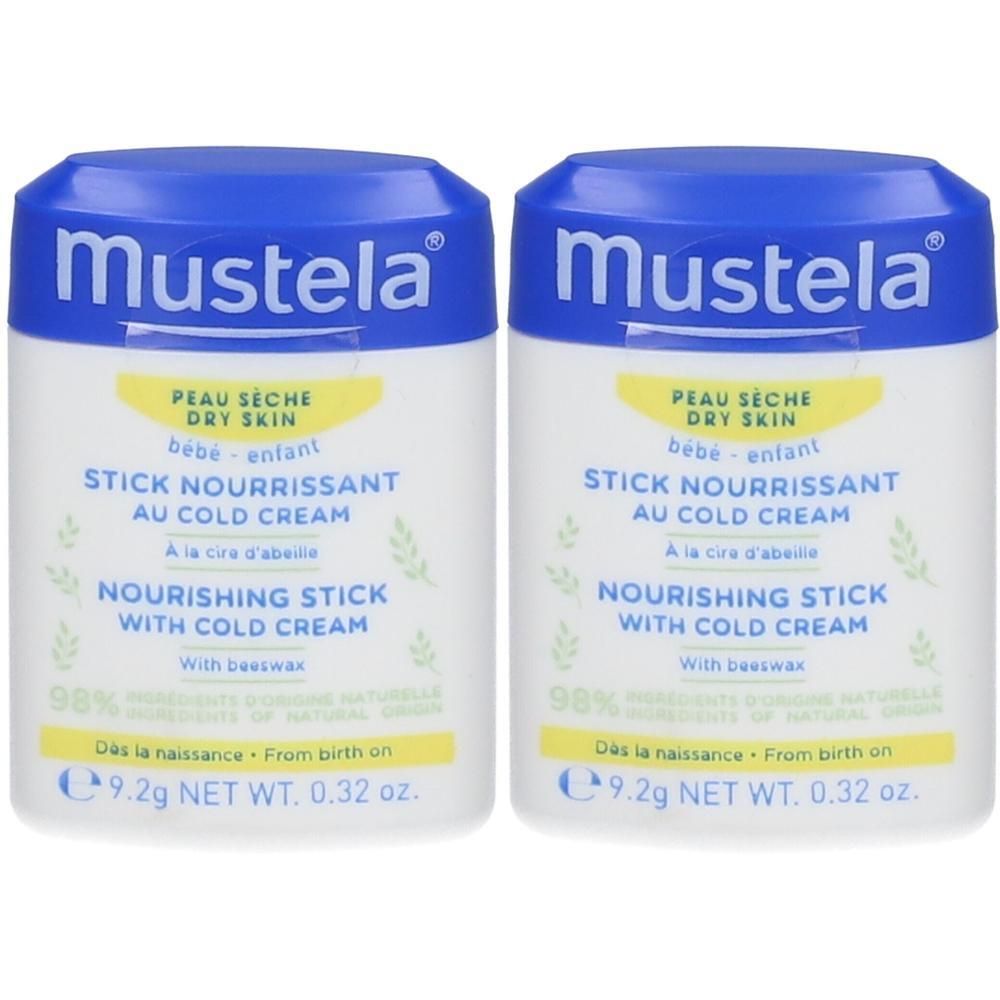 Zwei weiße Stifte mit blauen Deckeln. Aufschrift: Mustela, Stick nourrissant au cold cream. Gelbe Etiketten mit Text.