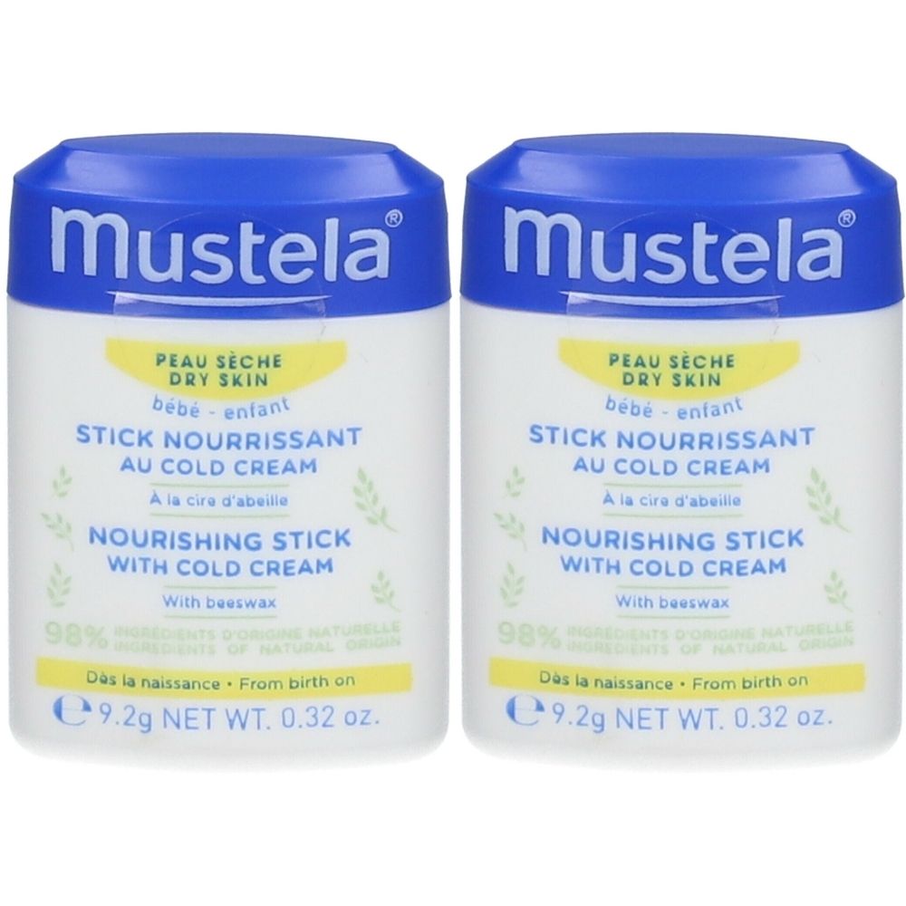 Deux sticks blancs avec bouchons bleus. Inscription: Mustela, Stick nourrissant au cold cream. Étiquettes jaunes avec texte.