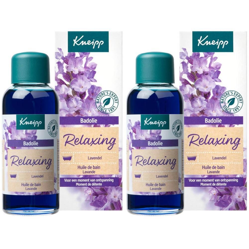 Zwei Flaschen Badeöl mit grünen Deckeln und Verpackung. Aufschrift: Kneipp, Badolie, Relaxing, Lavendel.