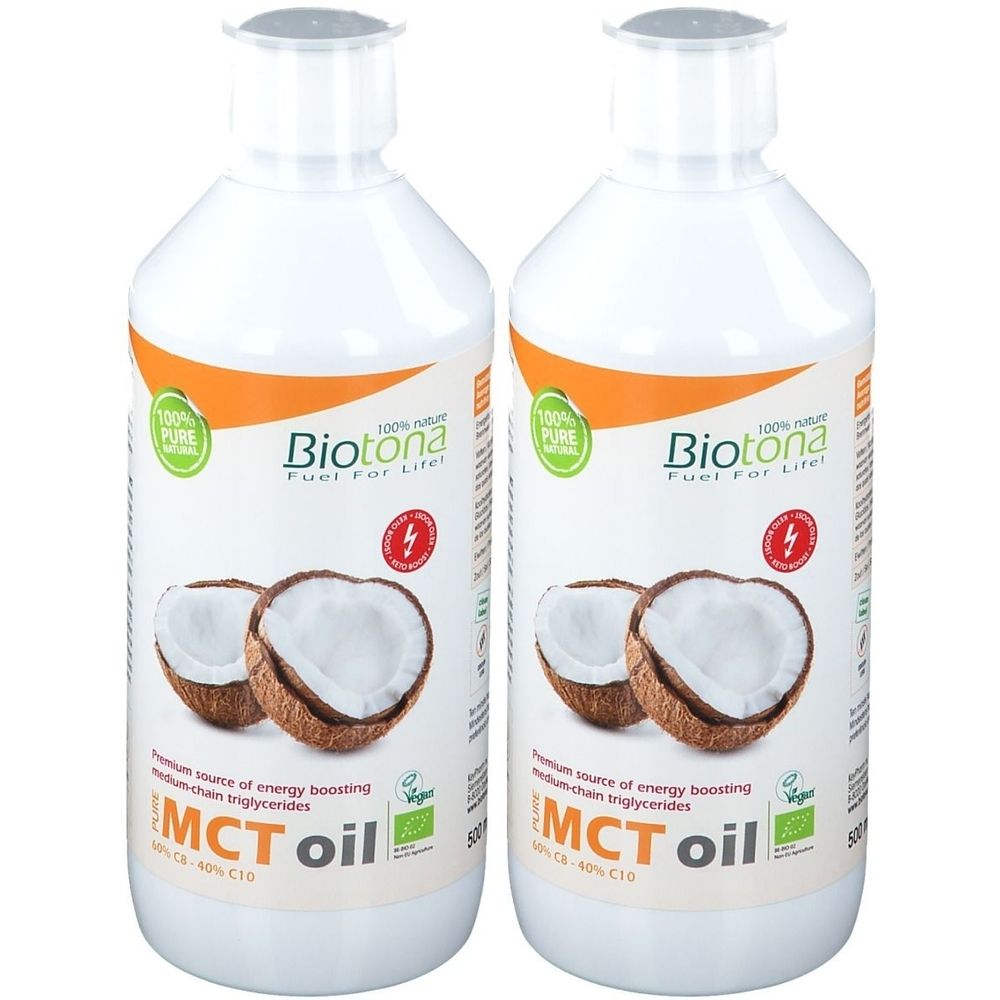 Zwei Flaschen Biotona MCT-Öl. Weiße Flaschen mit Etiketten, Kokosnuss-Illustrationen und Text. Vegan.