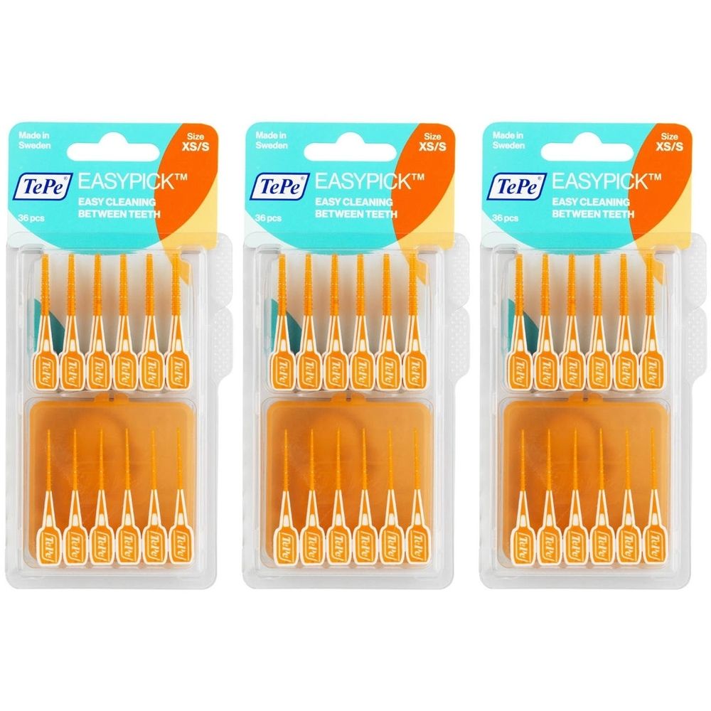Drei Packungen mit orangefarbenen TePe EasyPick XS/S Interdentalbürsten. Jede Packung enthält 36 Stück. Sichtbare Produktbezeichnung.