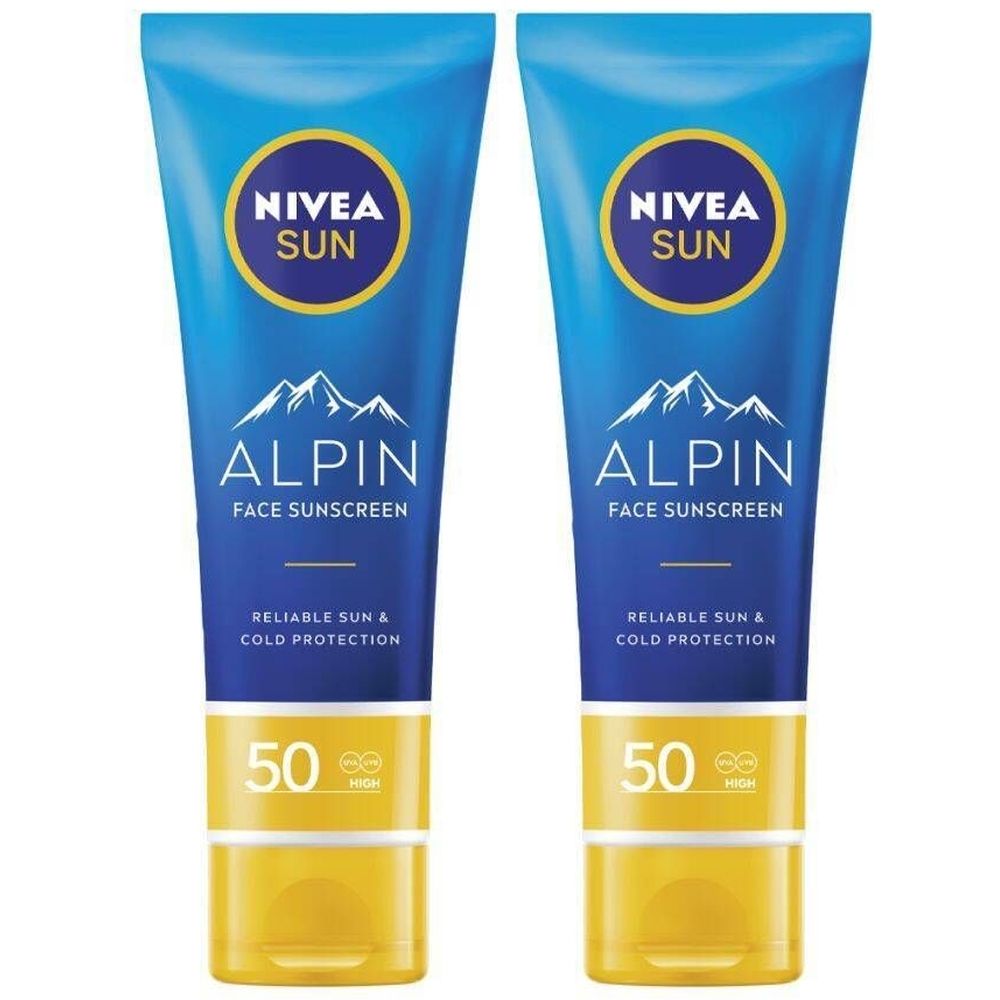 Zwei blaue Tuben mit Sonnencreme. Aufschrift: NIVEA SUN, ALPIN FACE SUNSCREEN, 50. Zuverlässiger Schutz vor Sonne und Kälte.