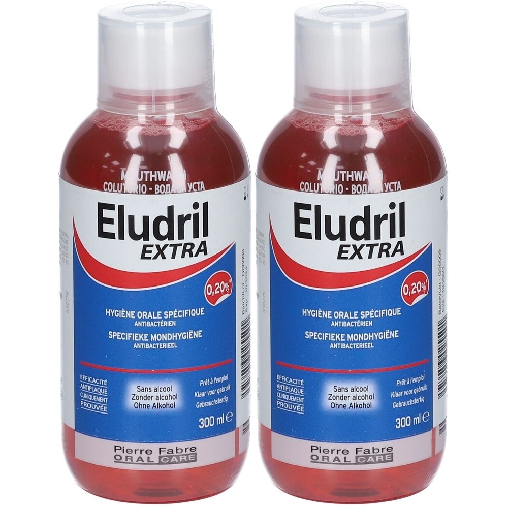 Zwei Flaschen Eludril Extra Mundspülung. Rote Flüssigkeit, weißer Deckel, blaue und rote Etiketten. 300ml.