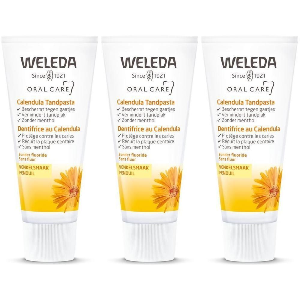 Drei Tuben Weleda Calendula Zahnpasta. Weiße Tuben mit gelbem Etikett und Produktinformationen. Sichtbar: Marke, Produktname, Inhaltsstoffe.