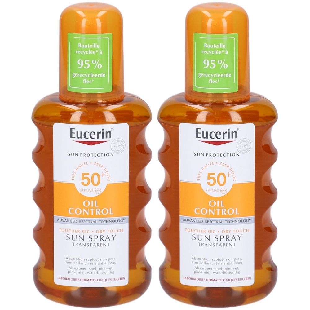 Deux flacons de Eucerin Sun Spray Transparent LSF 50. Bouchons orange, étiquettes avec informations produit et indication de bouteille recyclée.