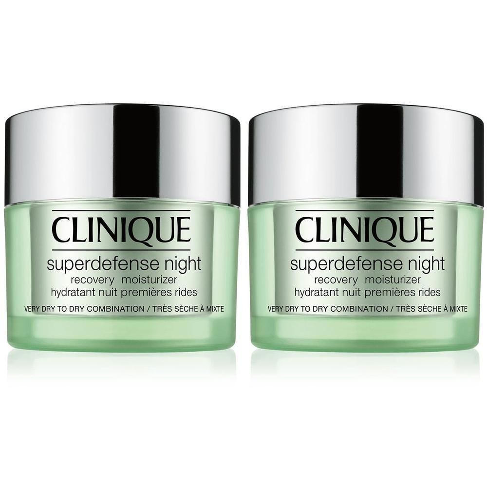 Zwei grüne Tiegel mit silbernen Deckeln. Aufschrift: Clinique Superdefense night, recovery moisturizer, hydratant nuit premières rides.