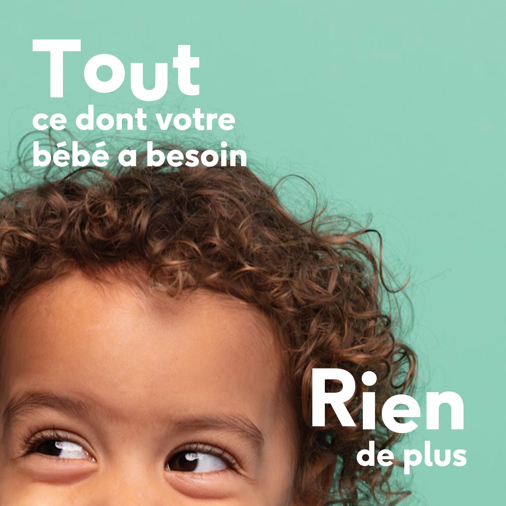 Gros plan d'un bébé aux cheveux bouclés, texte sur les besoins des bébés.