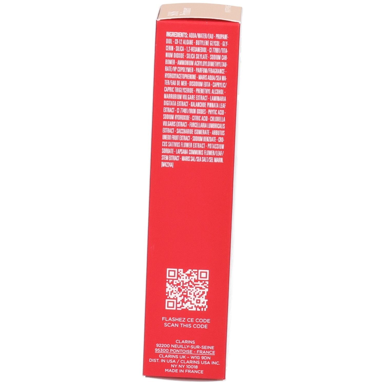 Clarins SOS Primer Kartonverpackung: Seitenansicht mit Inhaltsstoffen und QR-Code.