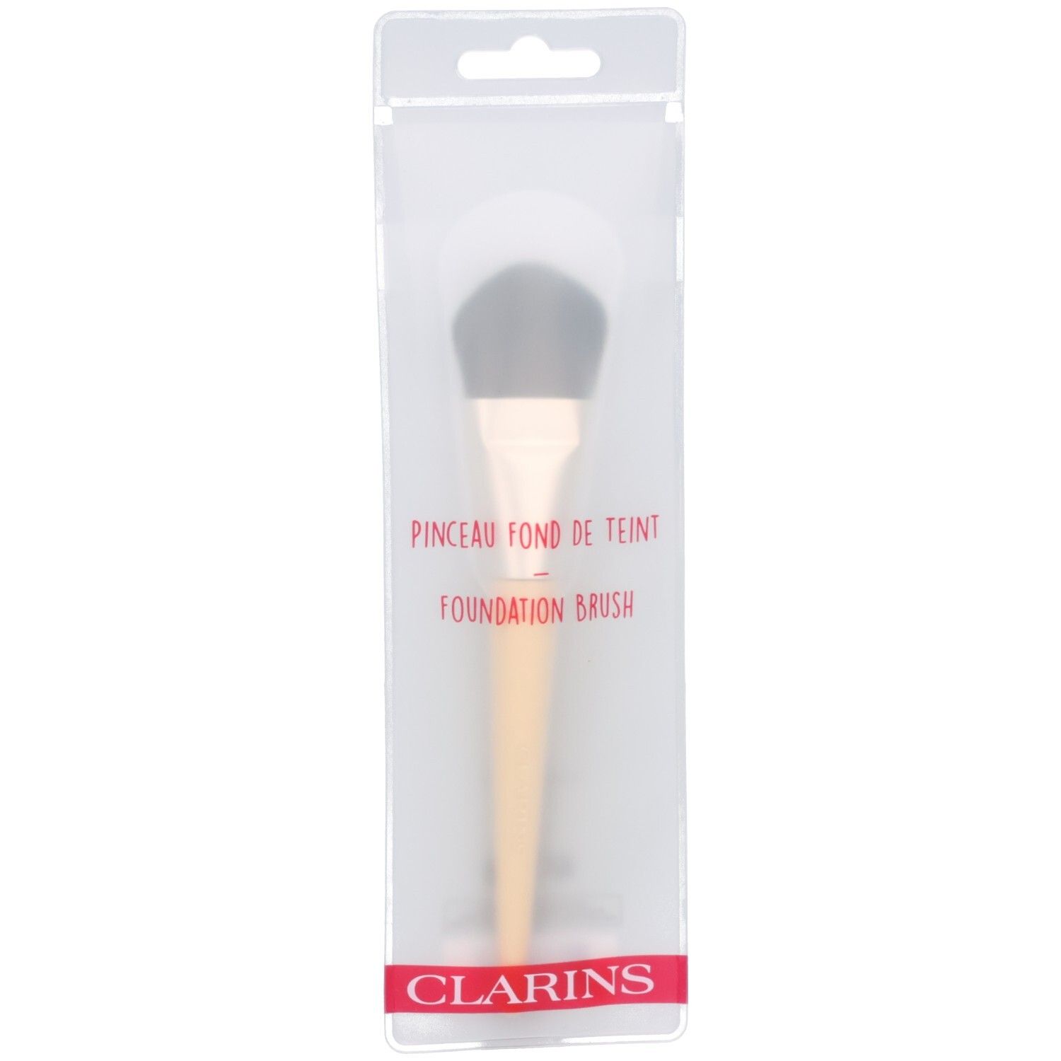 Foundation Pinsel von Clarins in transparenter Verpackung.