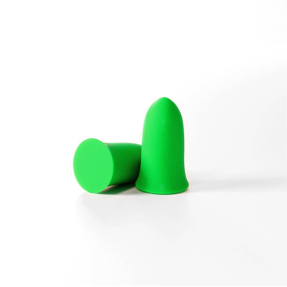 Zwei grüne Schaum-Ohrstöpsel, Medium, auf weißem Hintergrund.
