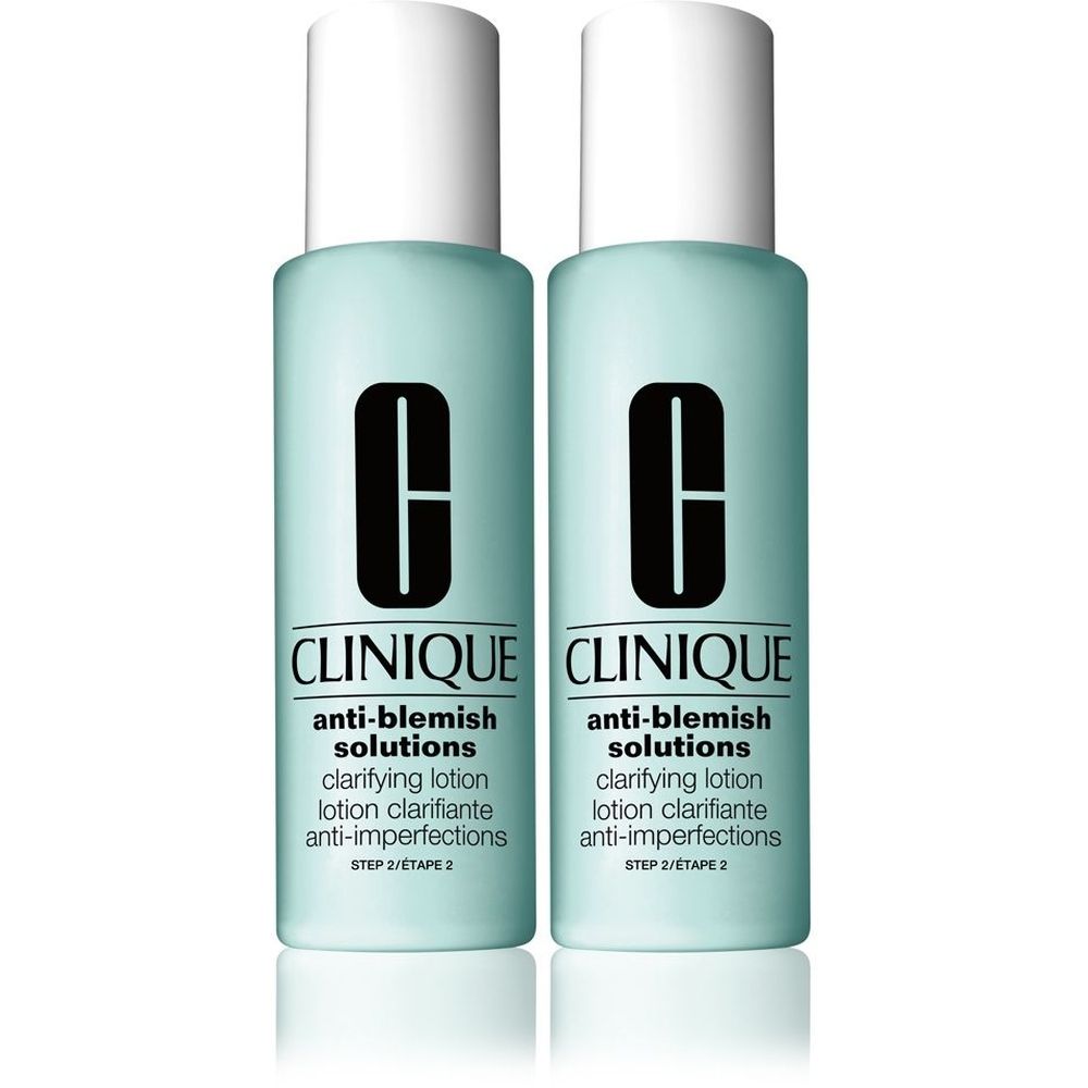 Deux flacons de lotion turquoise avec bouchons blancs. Inscription: CLINIQUE Anti-Blemish Solutions Clarifying Lotion.