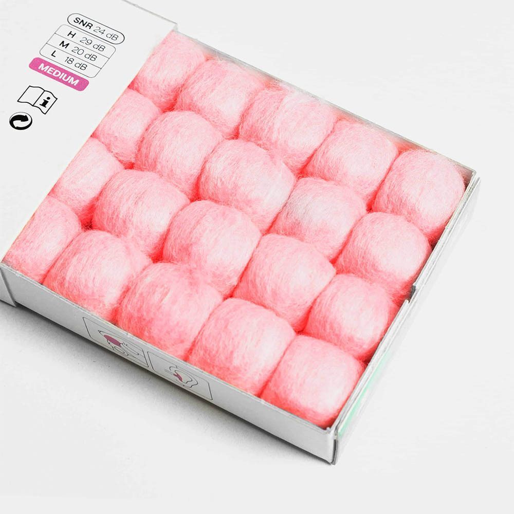 Eine offene Packung mit 20 rosa Ohrstöpseln aus Naturwachs, medium.