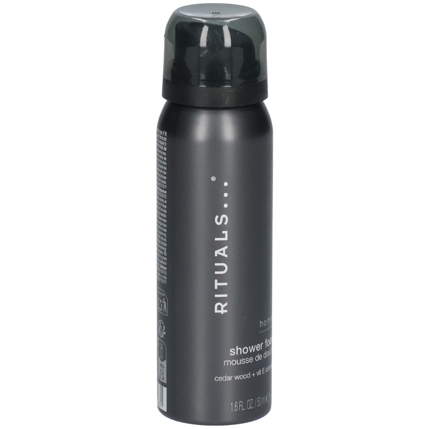 Duschschaumflasche mit schwarzem Deckel. Marke: RITUALS. "homme shower foam" und "cedar wood + vit E complex" sind auf der Vorderseite aufgedruckt. Enthält 50 ml.