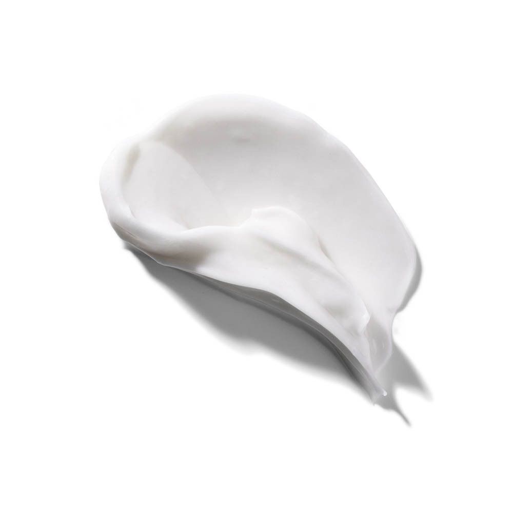 Un échantillon de texture de crème blanche sur fond gris.