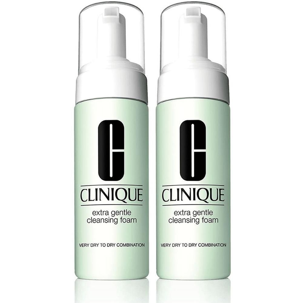 Deux flacons de CLINIQUE Extra Gentle Cleansing Foam, vert pâle avec distributeur à pompe blanc.