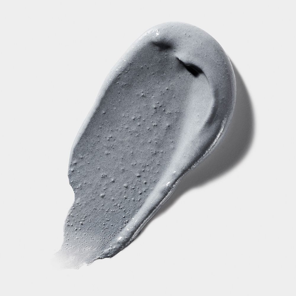 Ein grauer Streifen Clinique All About Clean™ 2-in-1 Charcoal Mask + Scrub mit sichtbaren Körnchen.