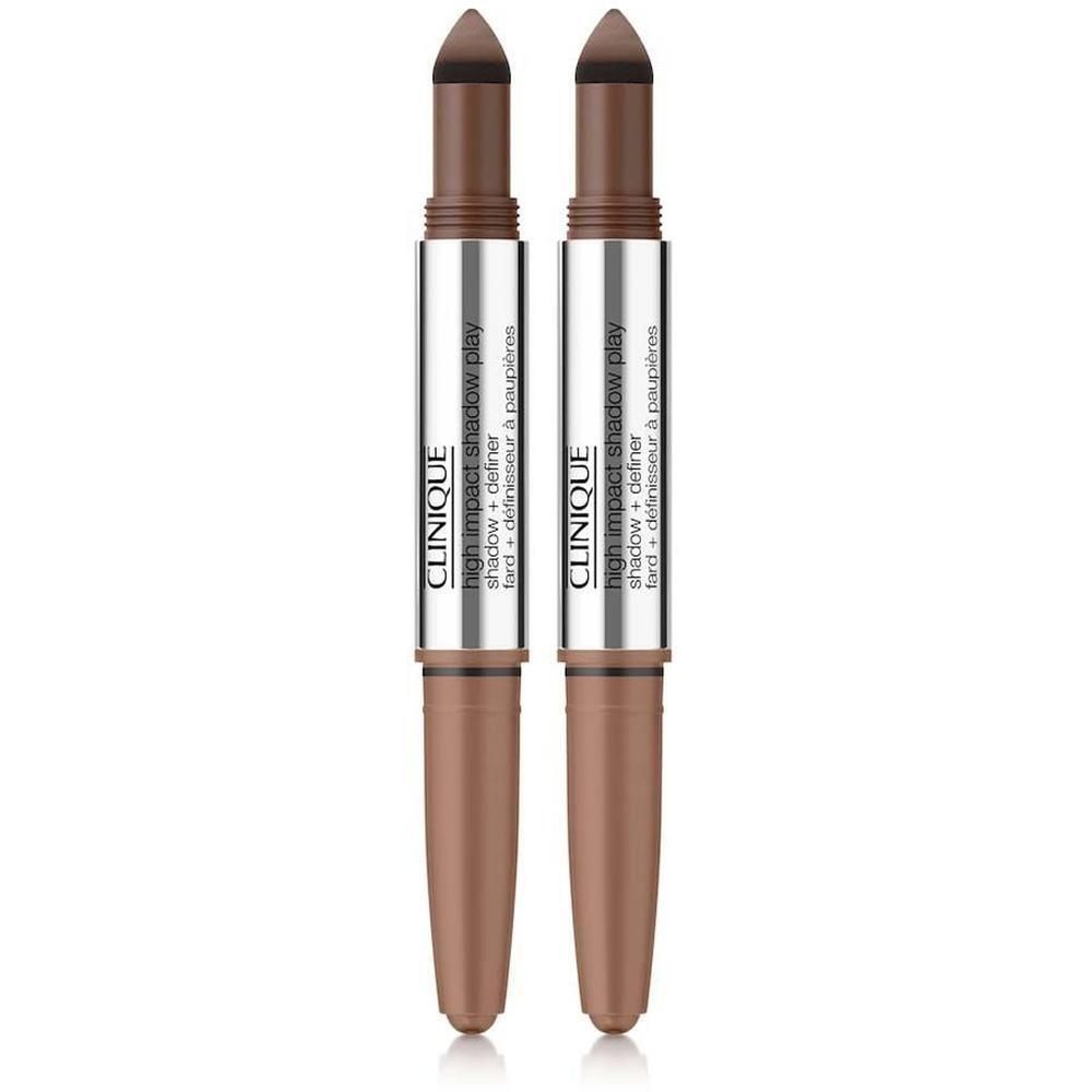 Deux crayons Clinique High Impact Shadow Play, teintes brun et nude.
