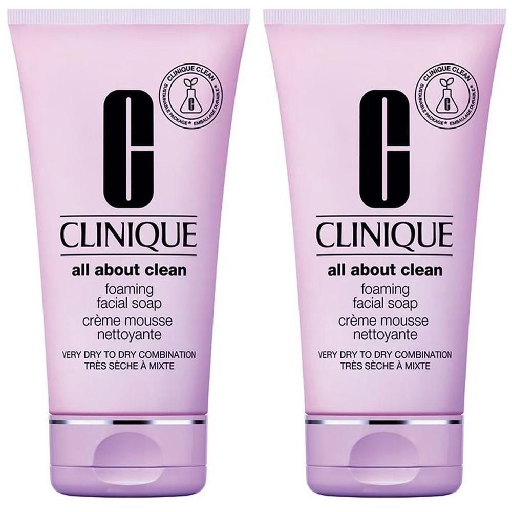 Zwei Clinique All About Clean™ schäumende Gesichtsseifen in Lavendeltönen.