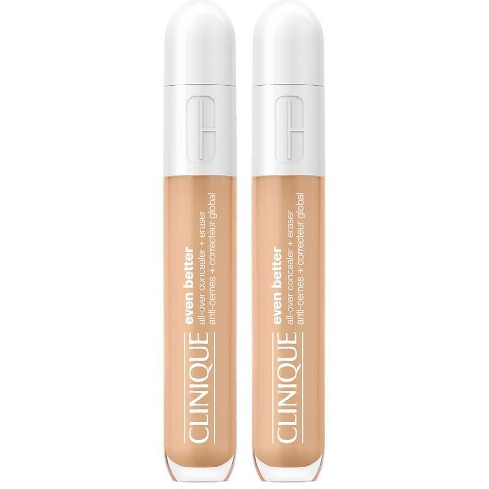 Zwei Clinique Even Better Concealer in hellen Hauttönen, mit weißen Kappen.