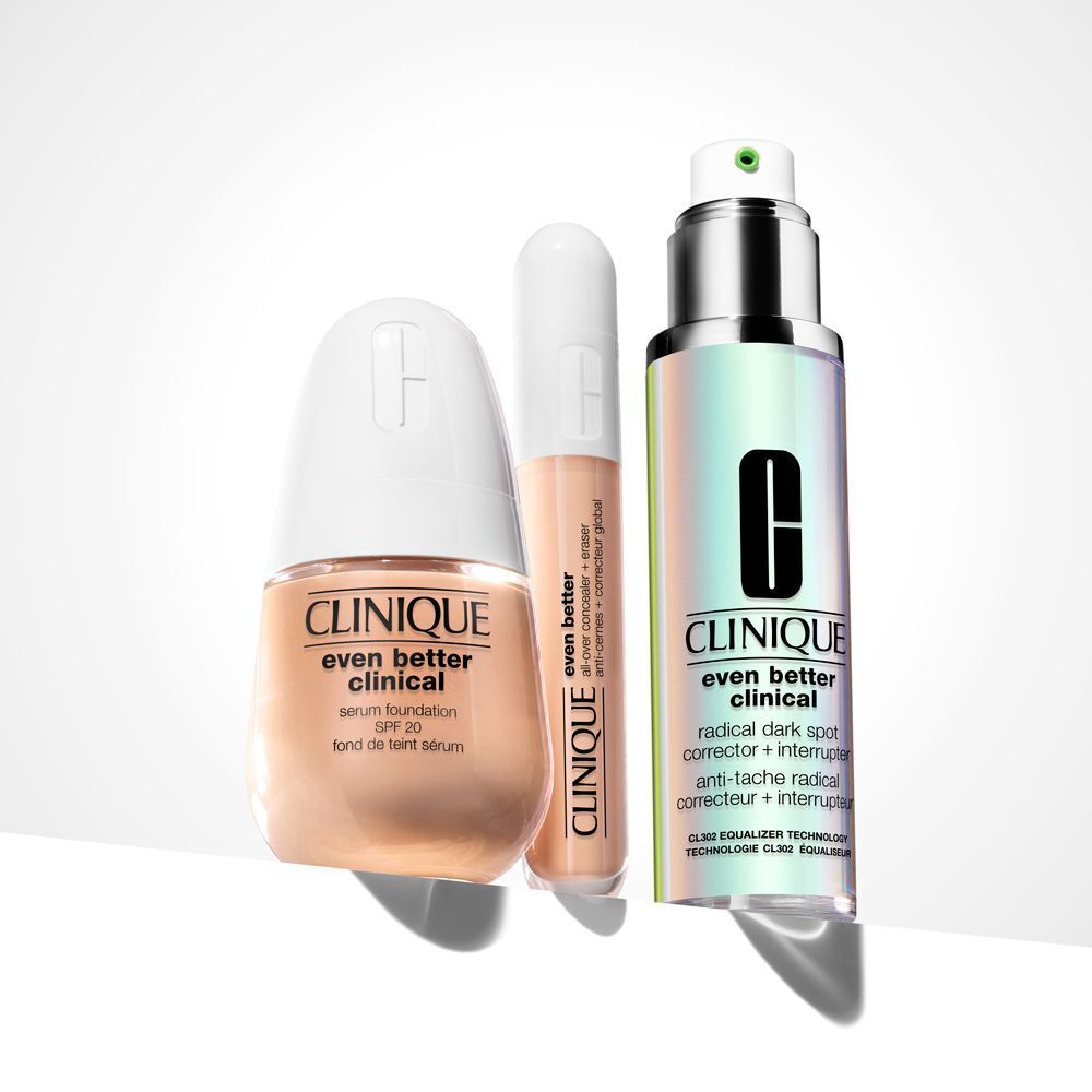 Clinique Even Better Foundation, Concealer und Serum auf weißem Hintergrund.