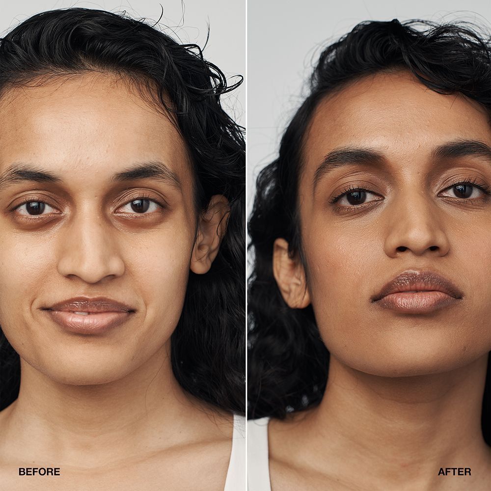 Comparaison avant/après d'une femme portant le fond de teint sérum CLINIQUE Even Better Clinical SPF 20.