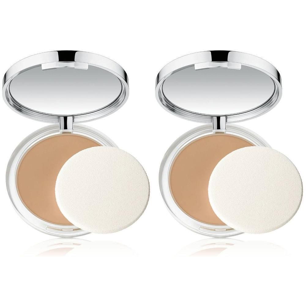 Deux poudres compactes Clinique Fast ouvertes, avec miroir et éponge, teinte 03 Medium.