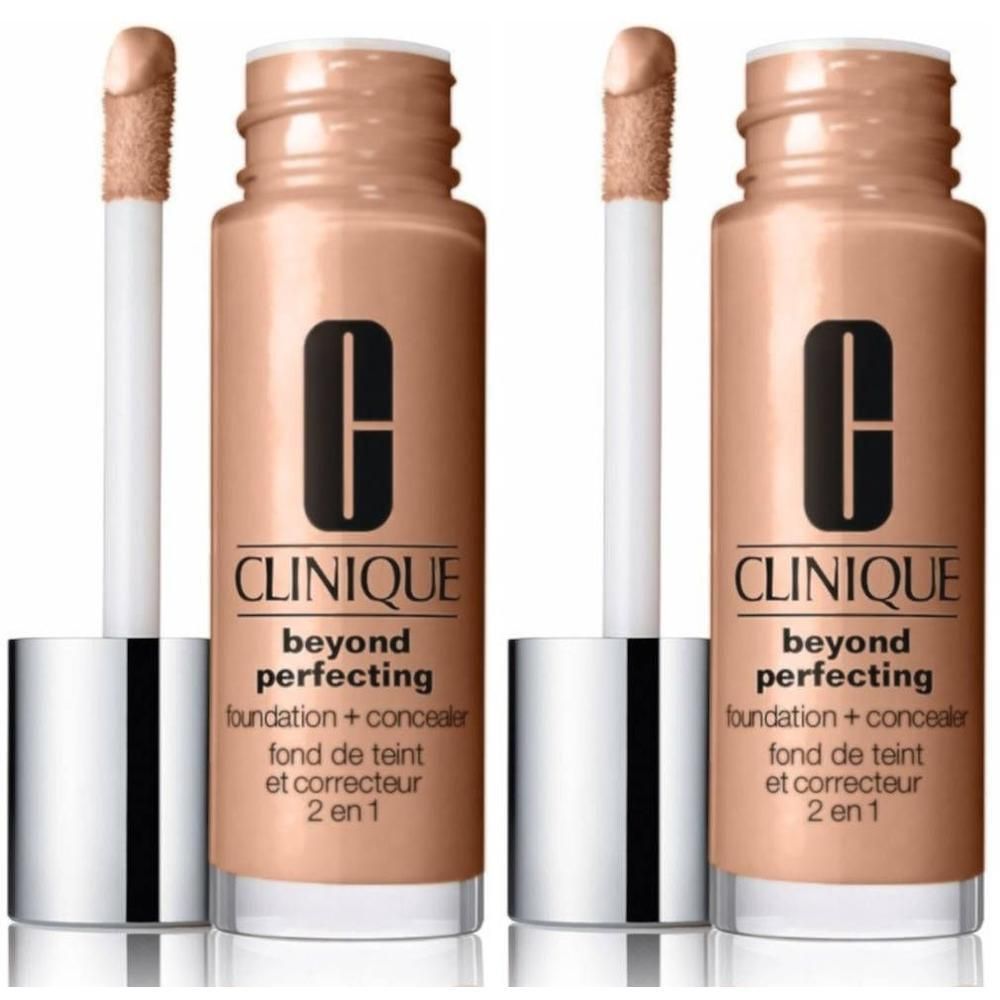 Zwei Clinique Beyond Perfecting Foundation + Concealer Flaschen in der Farbe Honey. Mit Applikator.
