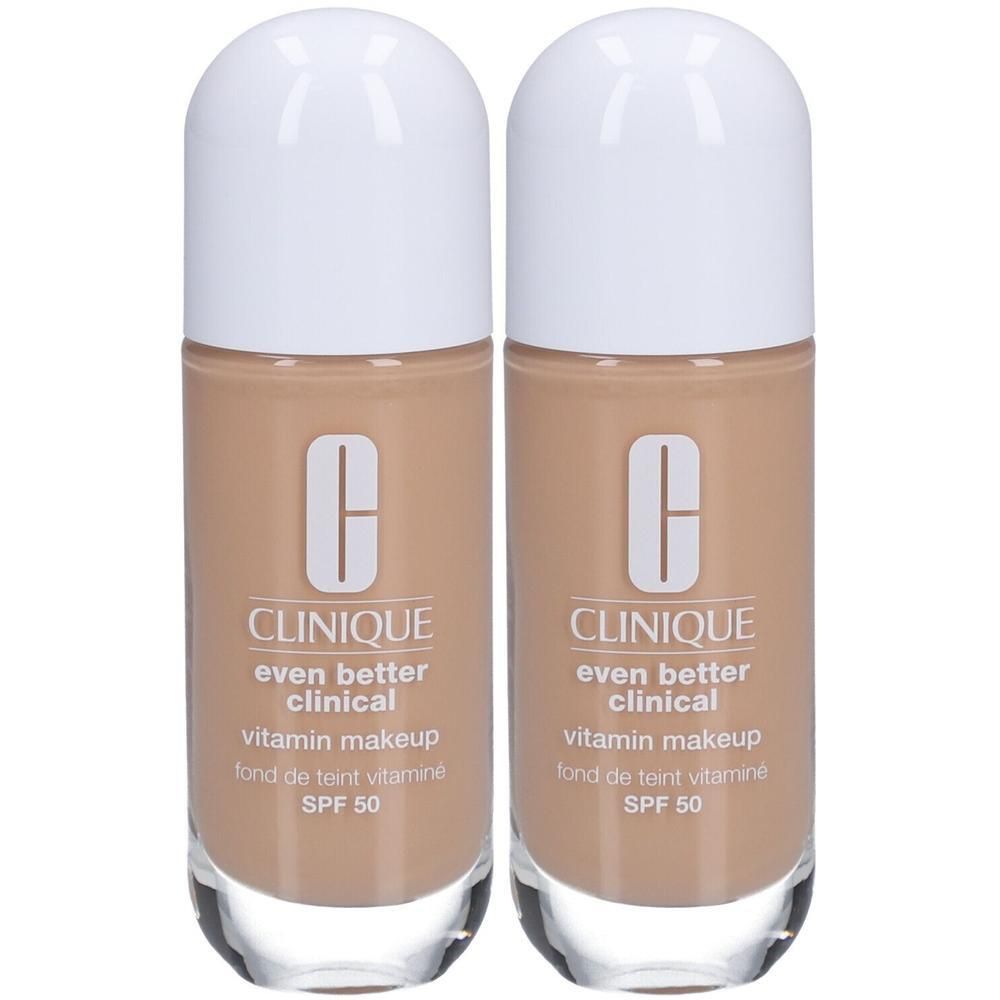 Zwei Flaschen Clinique Even Better Clinical Vitamin Makeup SPF 50 in hellem mittlerem Cool-Ton.