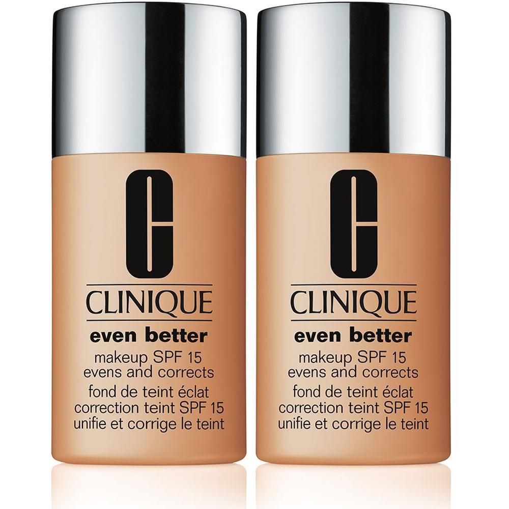 Zwei Flaschen CLINIQUE Even Better Makeup SPF 15 in Sandfarbe.