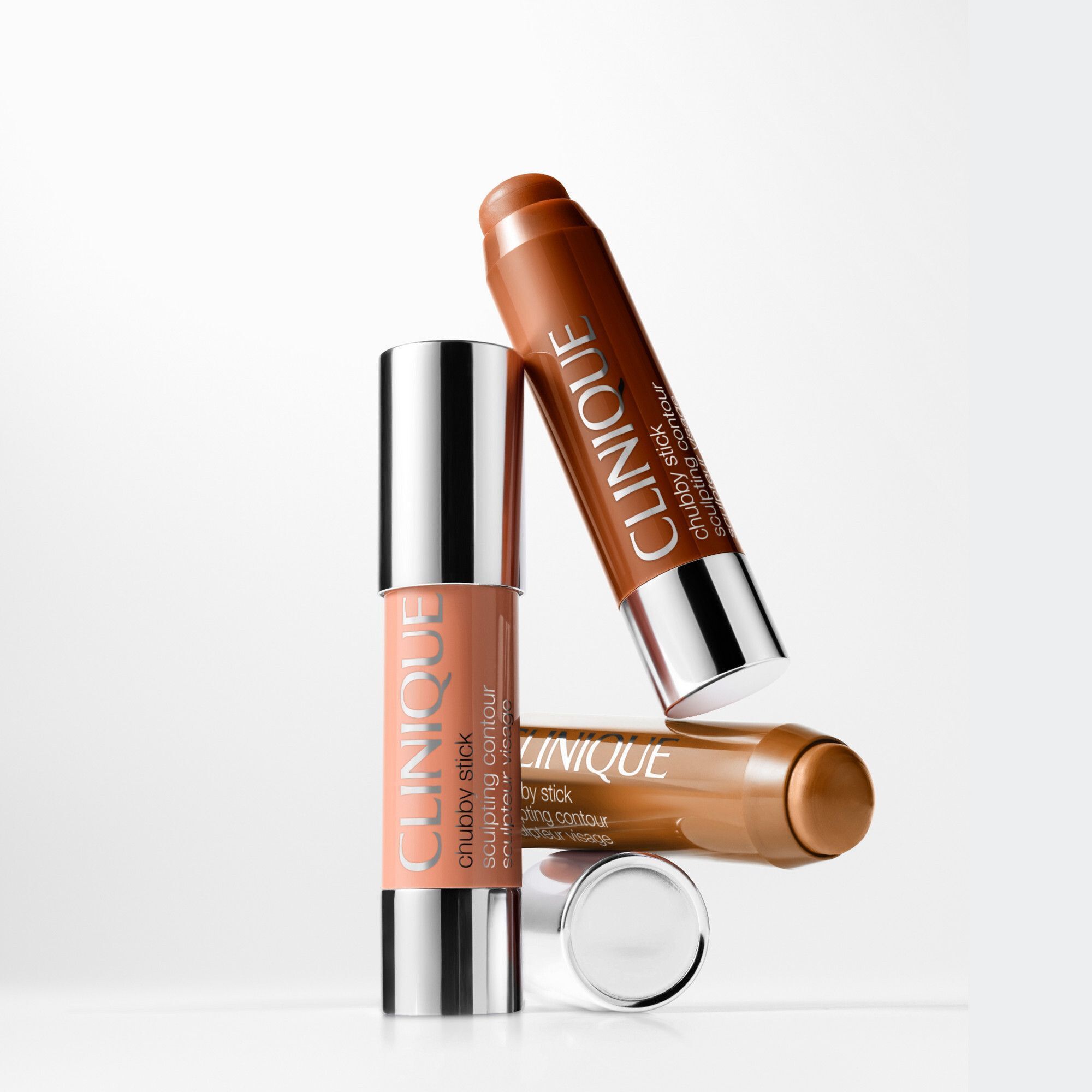Trois swatches de Chubby Sticks CLINIQUE : Curvy Contour, So Sunkissed, Really Rich.