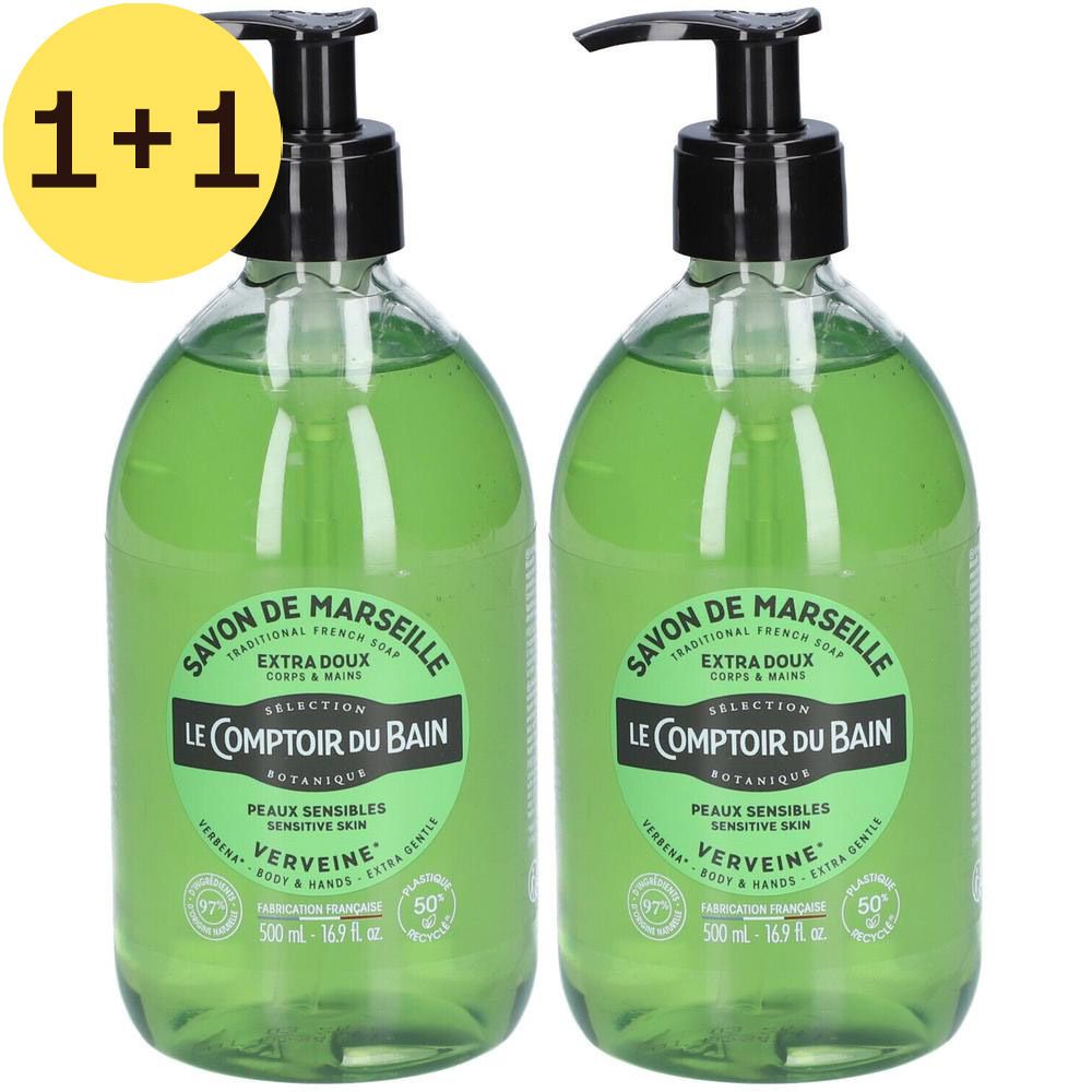 Deux flacons de savon liquide vert avec pompes noires. Étiquettes avec "Savon de Marseille" et "Le Comptoir du Bain".