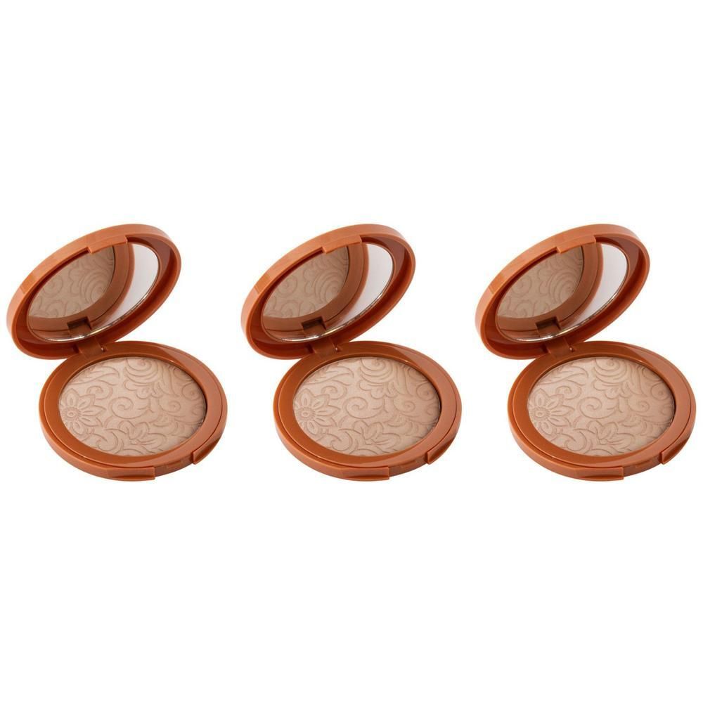 Trois poudres bronzantes compactes ouvertes avec miroir et motif en relief.