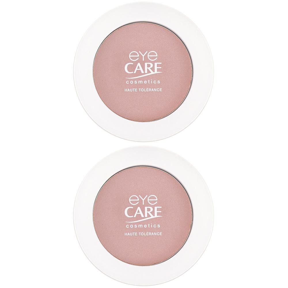 Deux boîtes rondes de fard à paupières rose avec couvercle blanc et inscription 'Eye Care Cosmetics Haute Tolerance'.