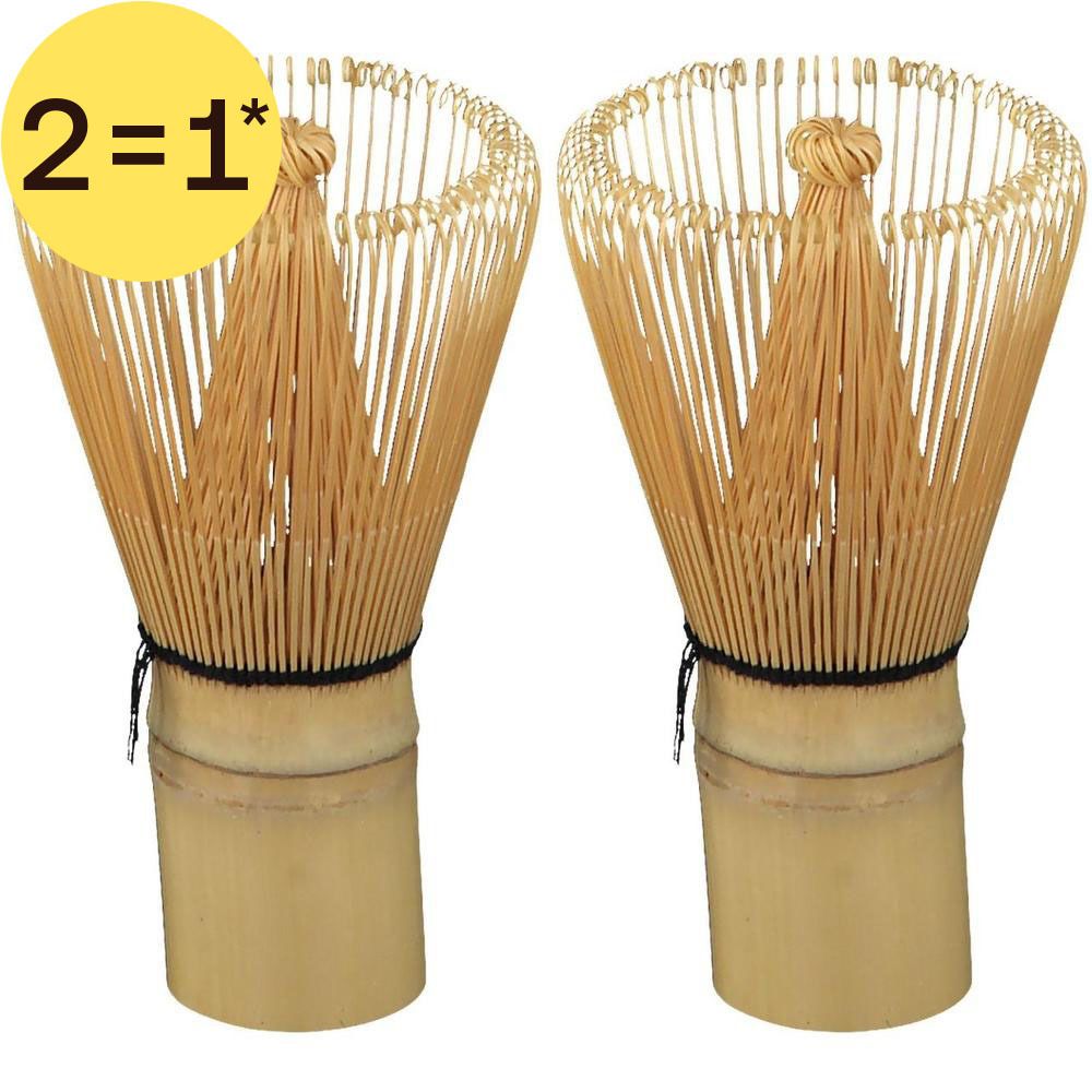 Deux fouets en bambou avec manche en bambou et fines tiges de bambou.