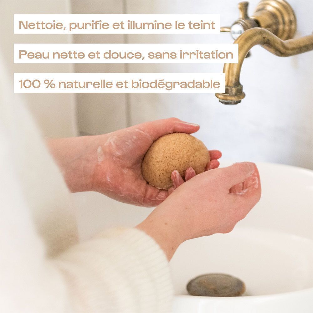 Deux éponges konjac pour le visage, rondes, couleur naturelle, avec emballage.