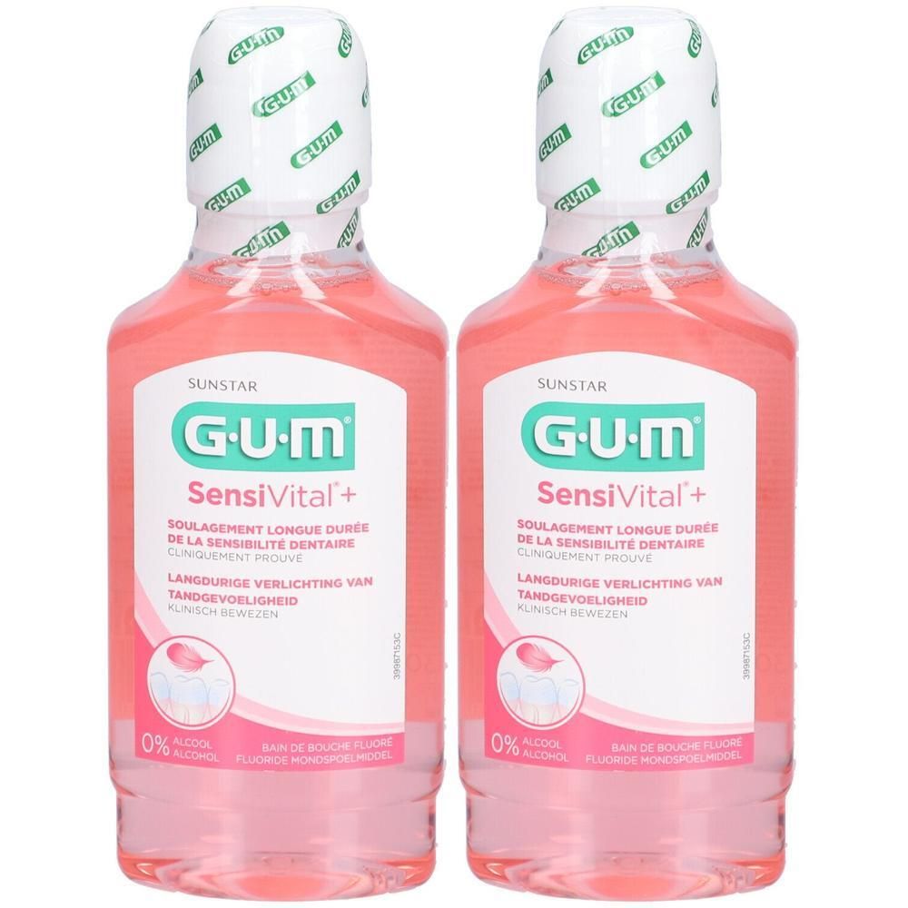Zwei Flaschen GUM SensiVital+ Mundspülung, 0% Alkohol, mit rosa Flüssigkeit.