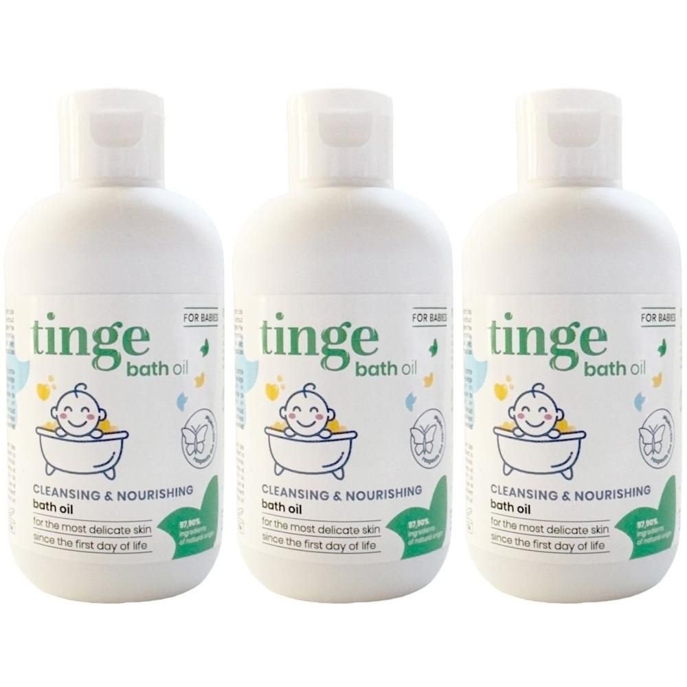 Trois flacons d'huile de bain Tinge pour bébés, avec une étiquette montrant un bébé dans une baignoire.