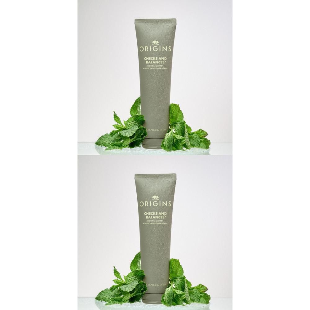 ORIGINS Checks and Balances™ Frothy Face Wash Tube mit Minzblättern.