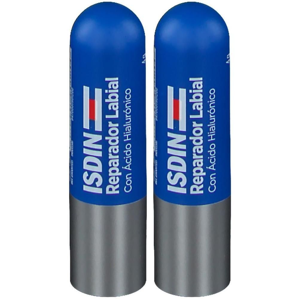 Zwei ISDIN Lippenbalsam Sticks mit Hyaluronsäure. Blaue und silberne Verpackung.