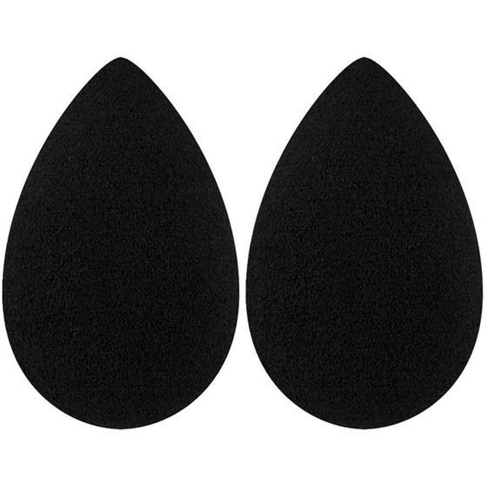 Deux éponges de maquillage noires en forme de goutte sur fond blanc.