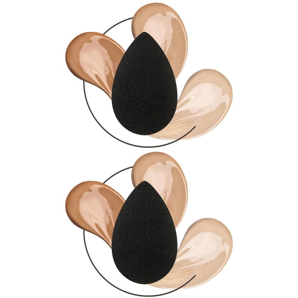Zwei schwarze Make-up-Schwämme in Tropfenform, umgeben von flüssigem Make-up in verschiedenen Hauttönen.