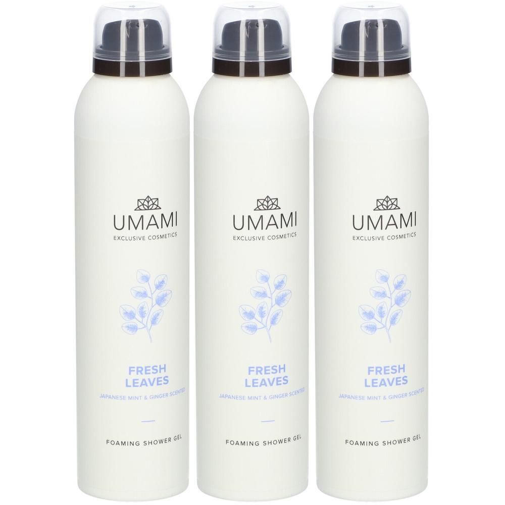 Drei weiße Duschgel-Flaschen mit UMAMI Logo und Blattmotiv. "FRESH LEAVES" und "FOAMING SHOWER GEL" sind aufgedruckt.