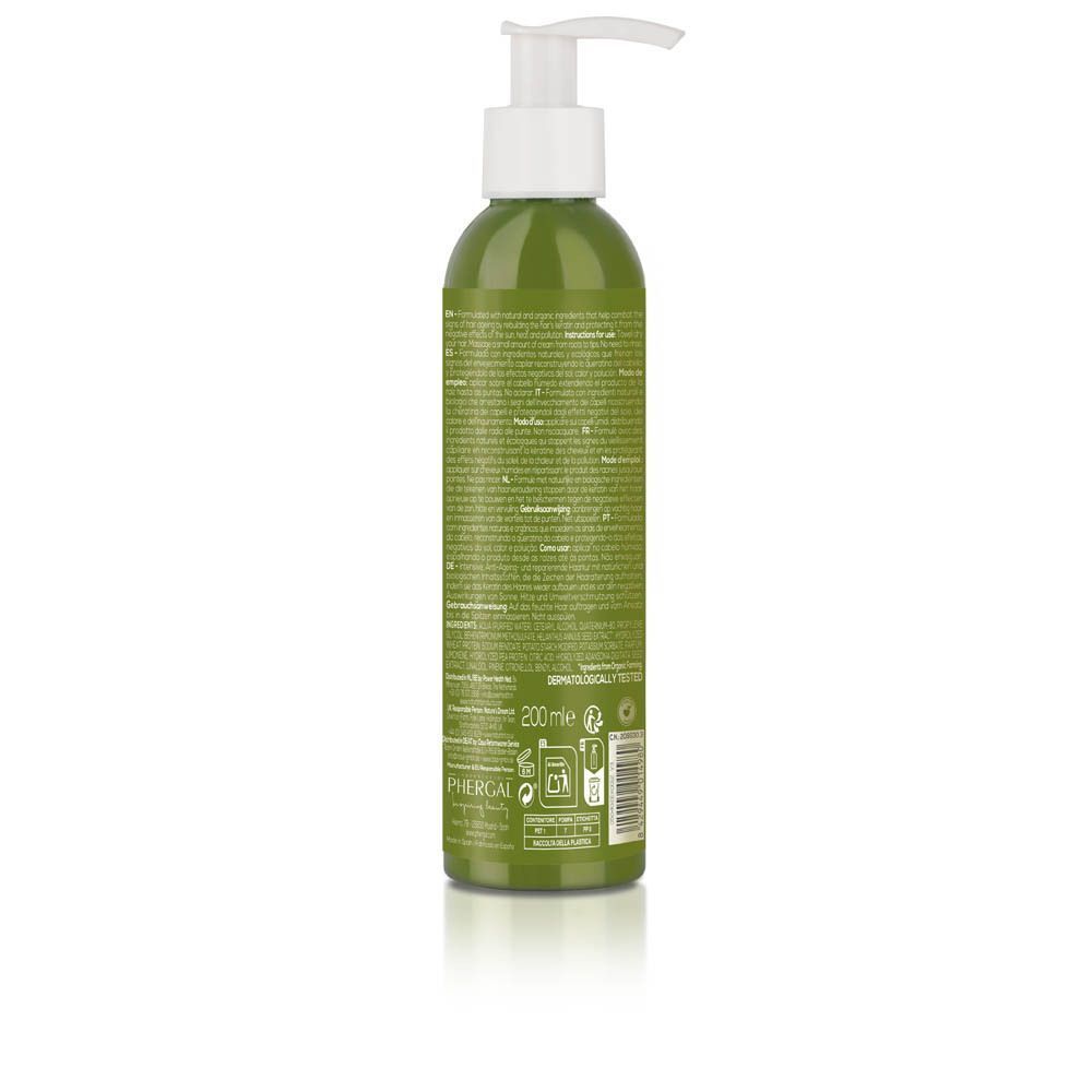 Arrière d'un flacon pompe vert NATURTINT CC Crème Anti-Âge avec texte et motif de feuille.