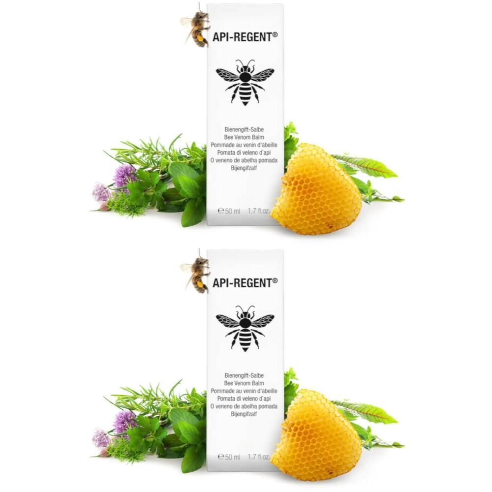Zwei Tuben Api-Regent Bienengift-Salbe mit Bienenmotiv, Kräutern und Waben.