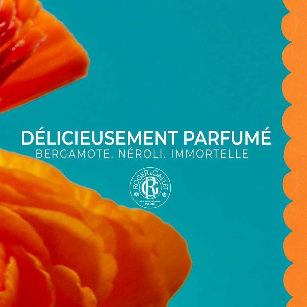 Flacon de gel douche Roger & Gallet NÉROLI à côté d'un haut de bikini.